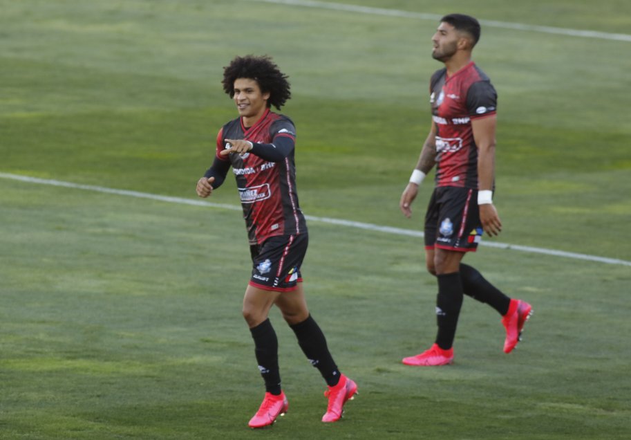 Curicó reaccionó a la arremetida de Antofagasta para quedarse con un punto en casa