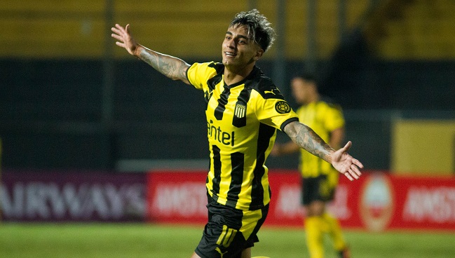 Peñarol goleó a Cerro Largo y firmó su avance en Copa Sudamericana