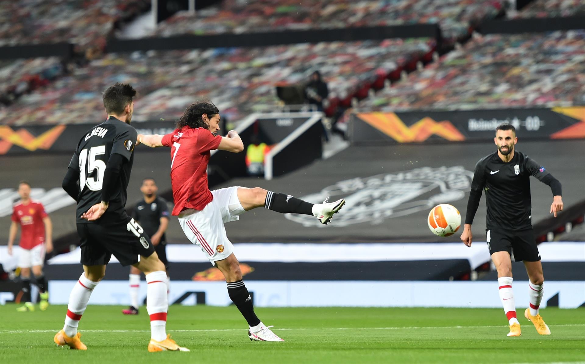 Edinson Cavani anotó golazo en paso de Manchester United a semifinales de la Europa League