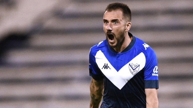 El golazo de Federico Mancuello en importante victoria de Vélez contra Huracán en Argentina