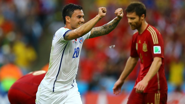 ¡Para emocionarse otra vez! El golazo del cumpleañero Charles Aránguiz a España en Brasil 2014