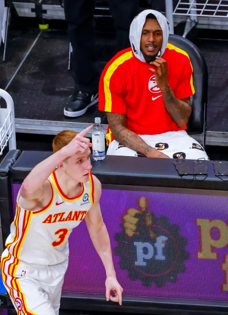 Trae Young y Clint Capela comandaron triunfo de Hawks sobre Pacers