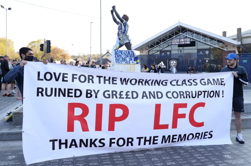 Hinchas de Leeds y Liverpool se unieron para protestar contra la Superliga