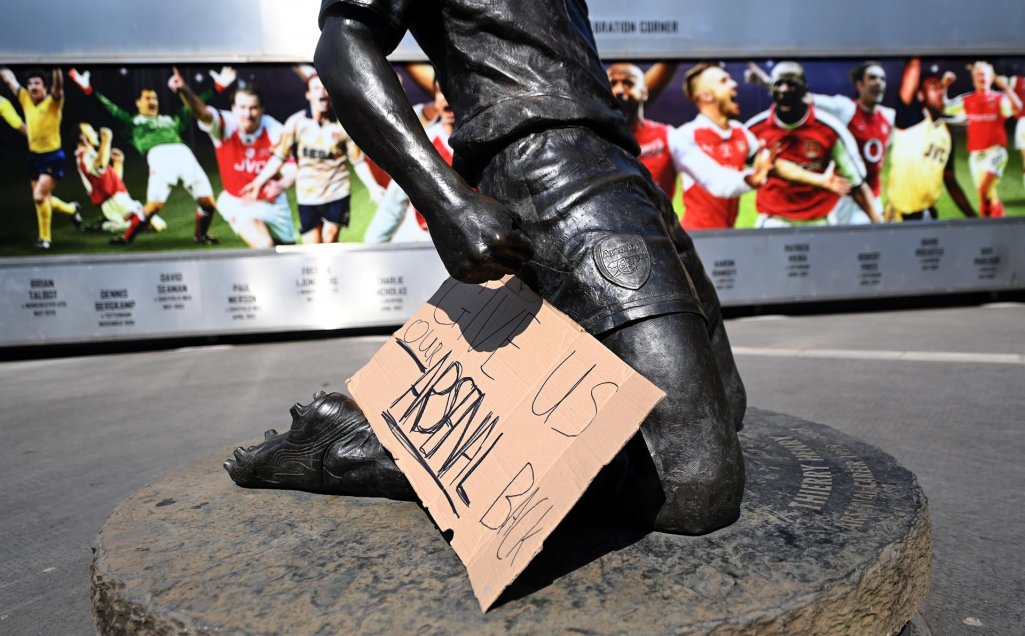 “Devuelvan a nuestro Arsenal”: La protesta en las afueras del Emirates Stadium
