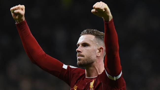 Capitán de Liverpool convocó reunión de sus pares para responder a la Superliga