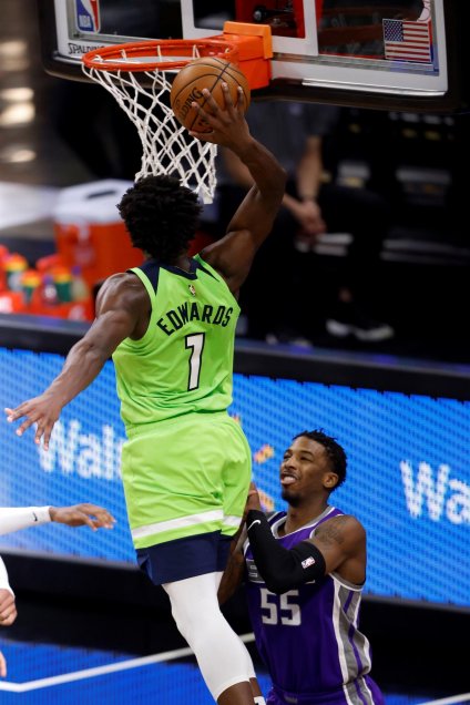 Los Wolves superaron a los Kings en duelo de equipos con racha perdedora