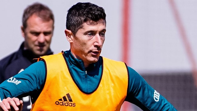 Robert Lewandowski volvió a entrenar con sus compañeros y afina su regreso a las canchas