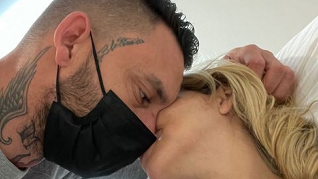 Mauricio Pinilla por delicado estado de salud de su esposa: Saldremos de ésta, mi amor