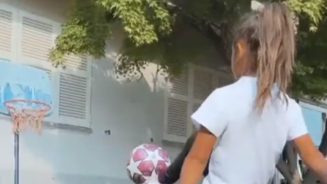 “Calidad pura”: Arturo Vidal celebró el gran talento de su hija con el balón
