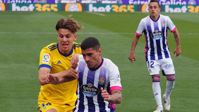 Fabián Orellana tuvo minutos como titular en reñido empate entre Valladolid y Cádiz en la liga española