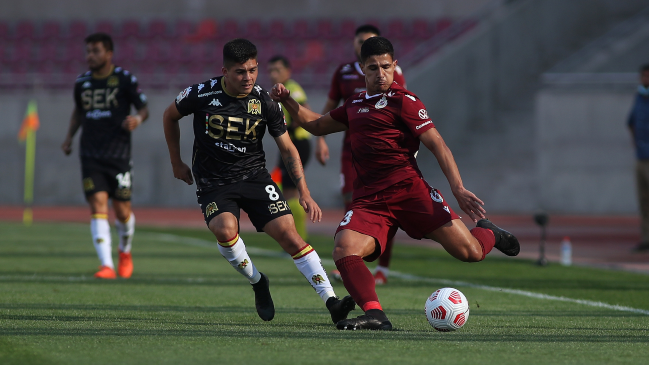 Hinchas se quejaron por similares tonos en las camisetas del duelo La Serena-U. Española
