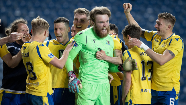 Arquero de St. Johnstone anotó un golazo de cabeza en el minuto 120 a Rangers en Escocia