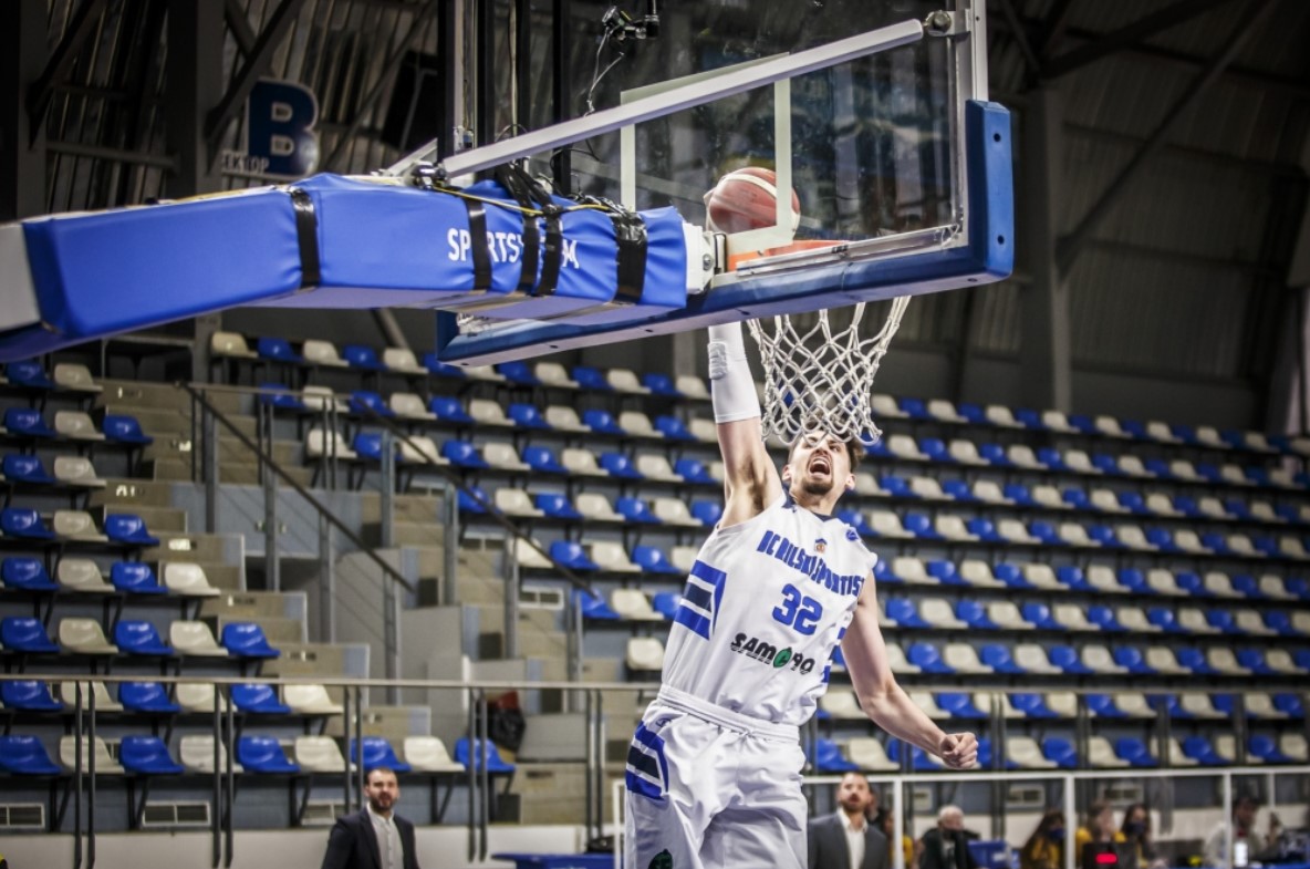 Nicolás Carvacho hizo su aporte ofensivo en paso a semifinales de Rilski en Bulgaria