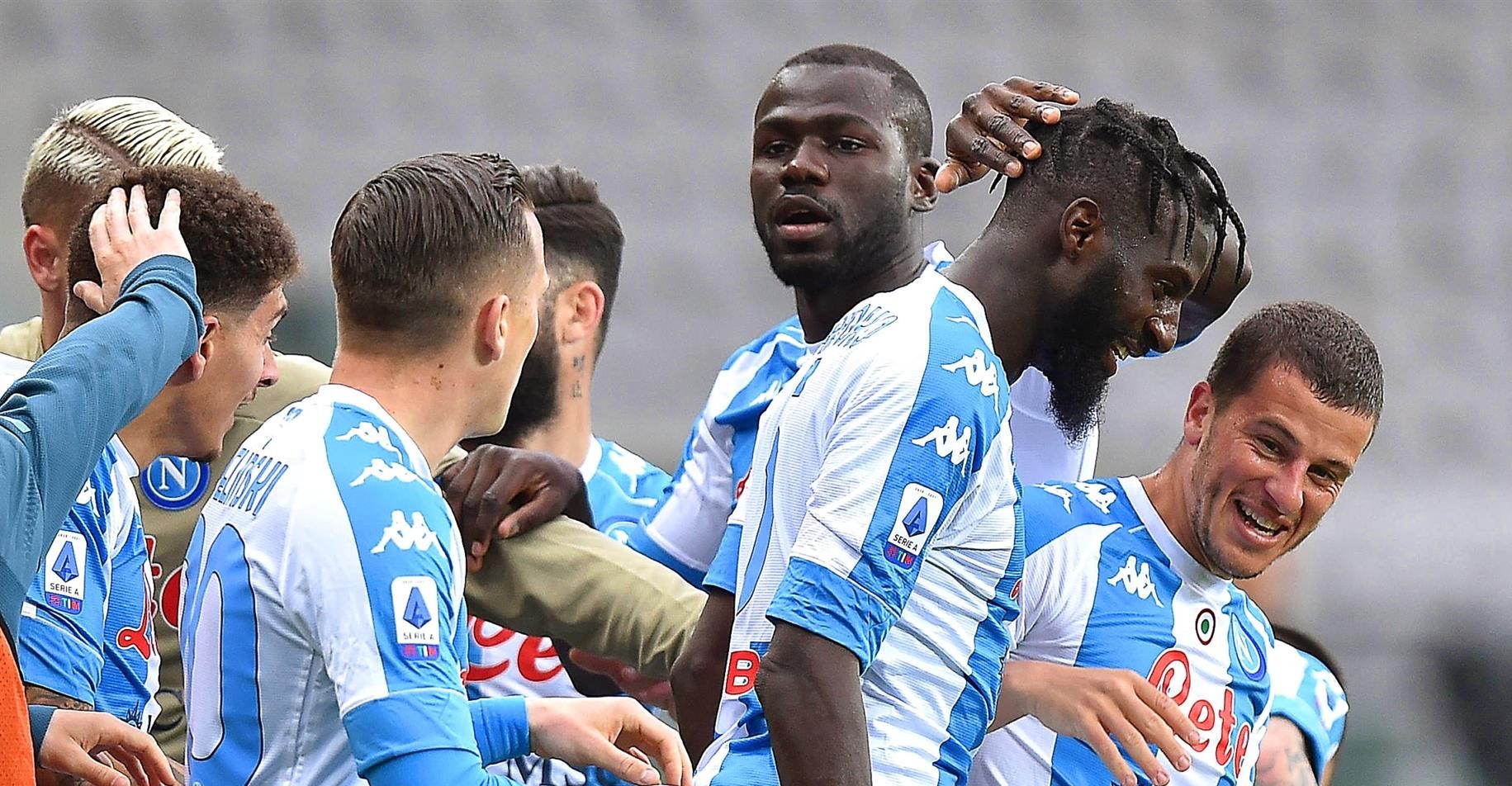 Napoli se metió en puestos de Champions al vencer como visita a Torino en la Serie A