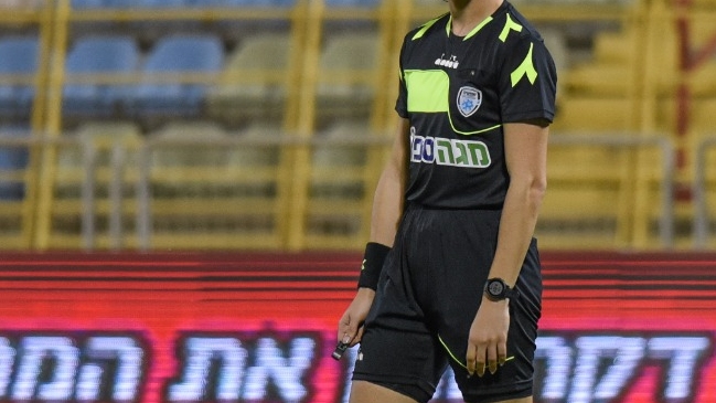 Arbitro se operará para cambiar de sexo y ser la primera jueza transgénero en su país