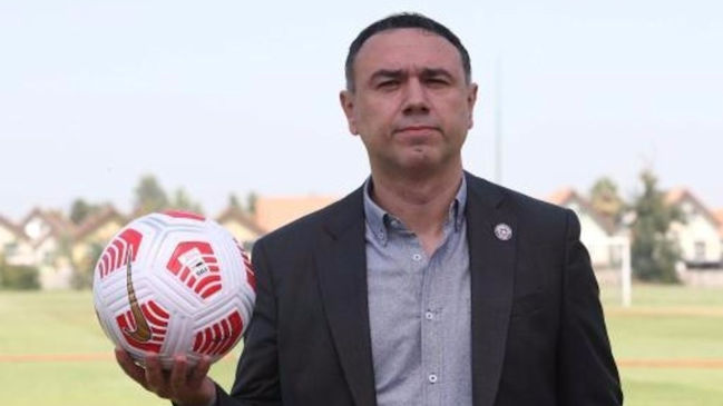 Francis Cagigao y parte del cuerpo técnico de la Roja llevan semanas sin poder regresar a Chile