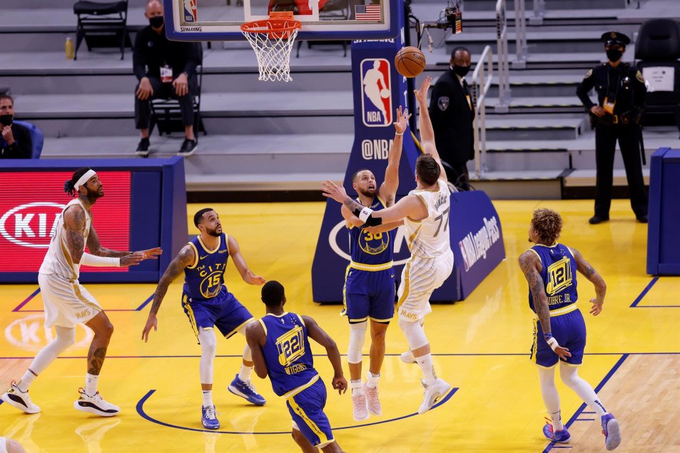 Luka Doncic estuvo intratable en triunfo de Dallas ante los Warriors