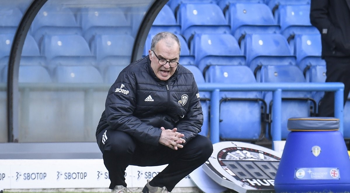 Marcelo Bielsa se disculpó por no haber aprendido inglés