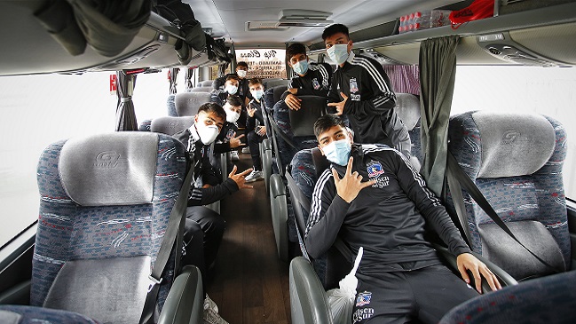 La “patrulla juvenil” de Colo Colo emprendió su viaje a Chillán para enfrentar a Ñublense