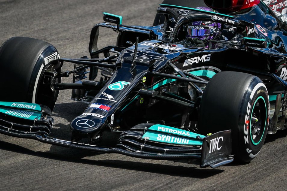 Lewis Hamilton cerró jornada perfecta para Mercedes al liderar el segundo libre en Portimao