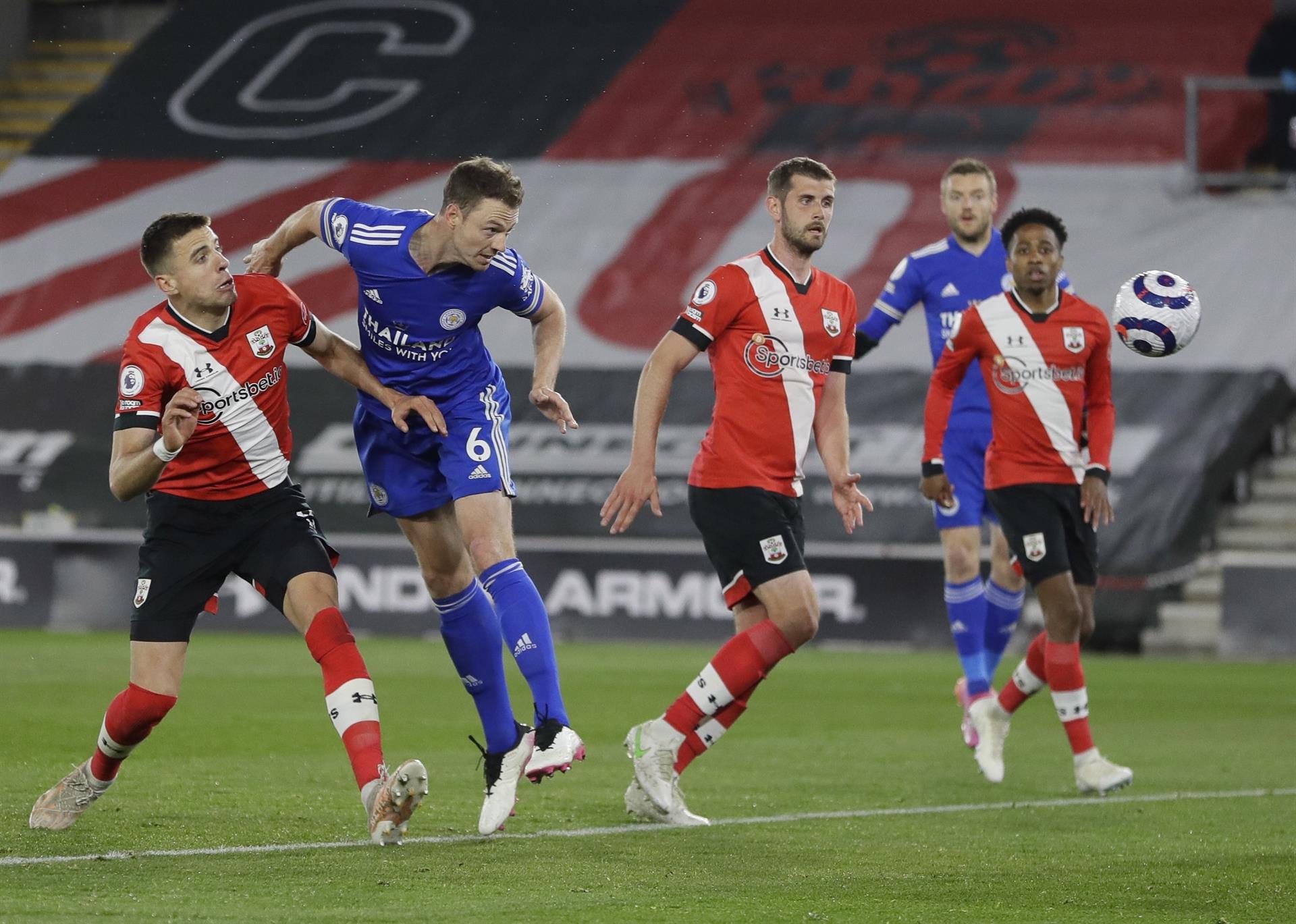 Leicester tropezó con un empate ante Southampton en la Premier League