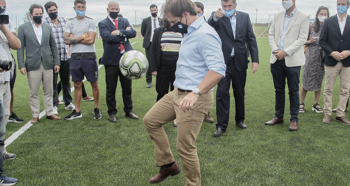 Recibieron vacunas: Presidente de Uruguay participó en asado con dirigentes de Conmebol