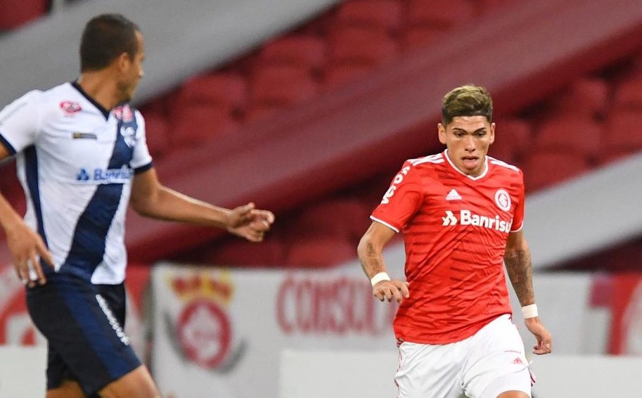 Carlos Palacios descartó problemas en Brasil: “Trabajo a diario para estar al nivel que se necesita”