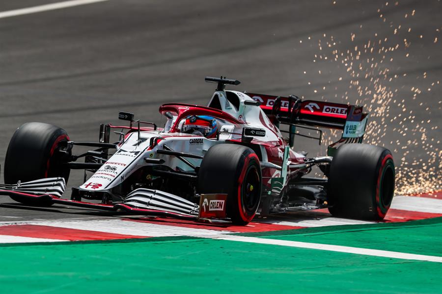 Valtteri Bottas le amargó la fiesta a Hamilton y largará primero en el Gran Premio de Portugal