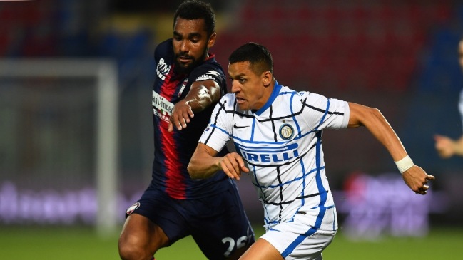 Alexis maravilló con extraordinaria jugada de taco en el primer gol de Inter frente a Crotone