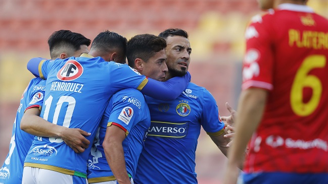 Unión Española sufrió con un expulsado y rescató en la agonía un dramático empate ante Audax Italiano