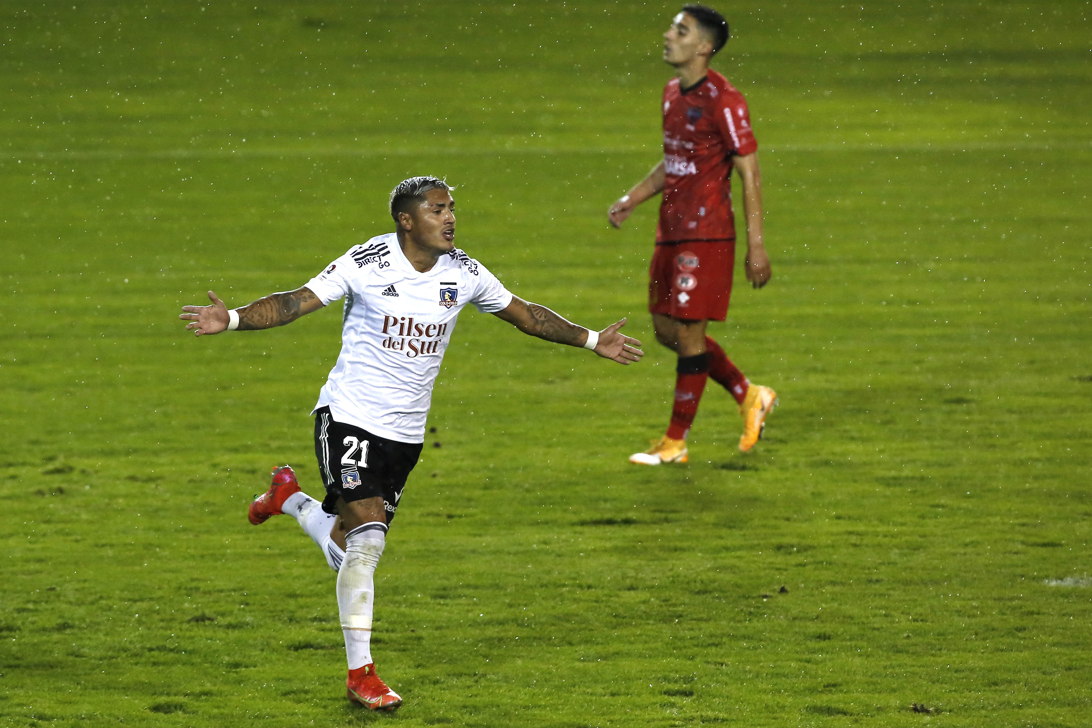Los juveniles armaron y Gaete definió cruzado para dar la ventaja a Colo Colo ante Ñublense