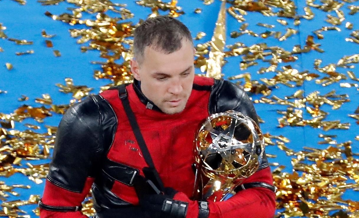 Jugador de Zenit de San Petersburgo recibió su medalla de campeón vestido como Deadpool