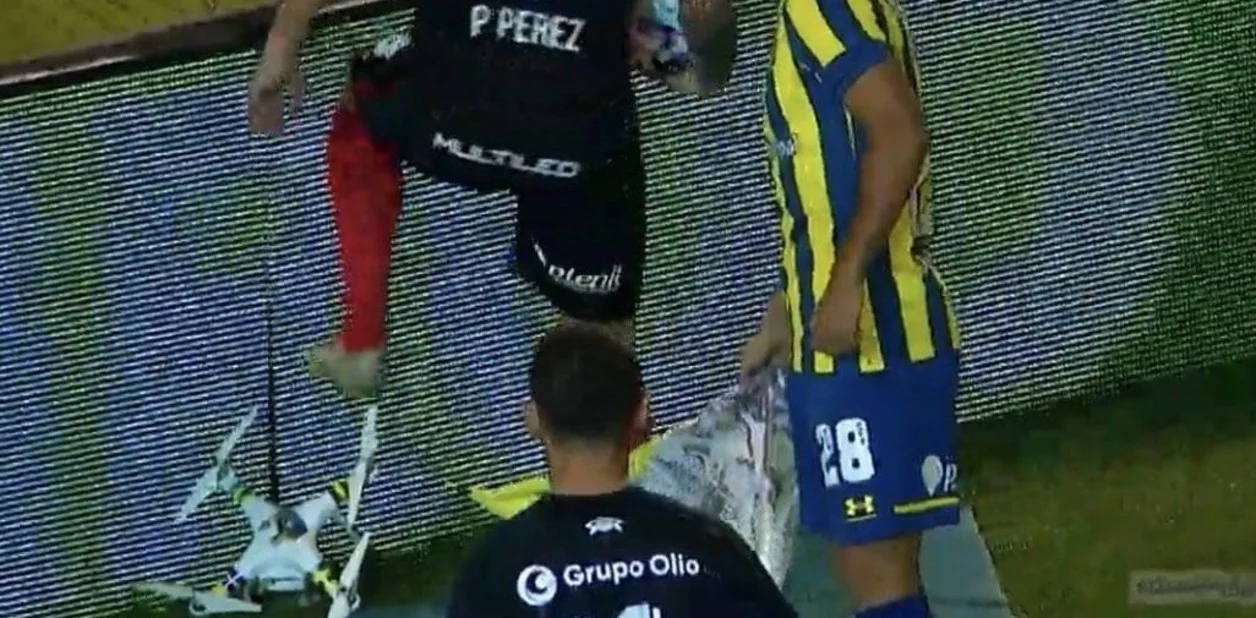 Pablo Pérez destrozó un dron en el clásico entre Newell’s y Rosario Central