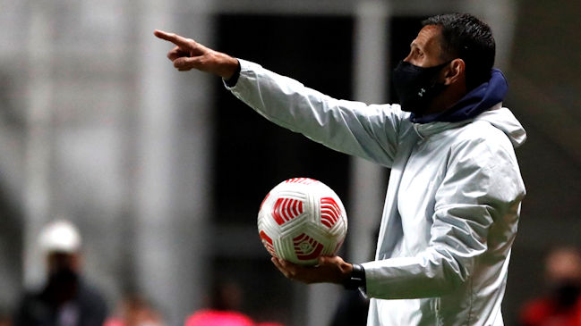 Gustavo Poyet: Sería ideal no jugar por 25 días para probar otras cosas y ayudar al equipo