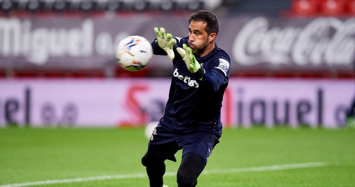 Claudio Bravo valoró el proyecto de Manuel Pellegrini en Real Betis: Es muy valioso