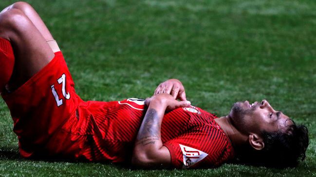 Jorge Valdivia salió con mareos del duelo entre Unión La Calera y U. Católica en San Carlos