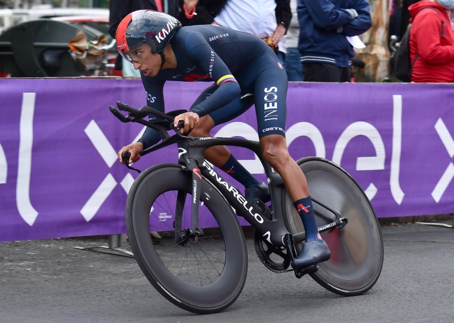 Filippo Ganna se vistió de rosa tras ganar la primera etapa del Giro de Italia