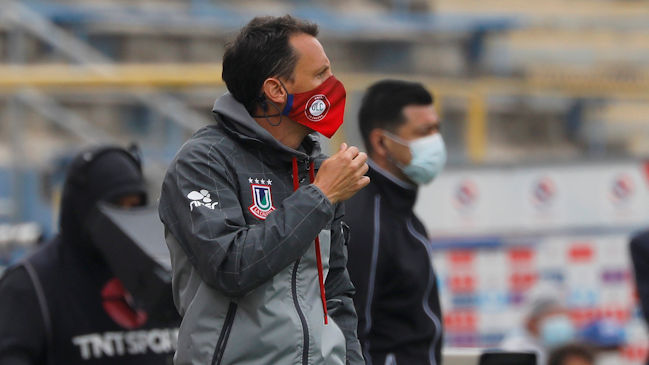 Hincha interrumpió conferencia de Marcogiuseppe para exigir su renuncia con duros insultos