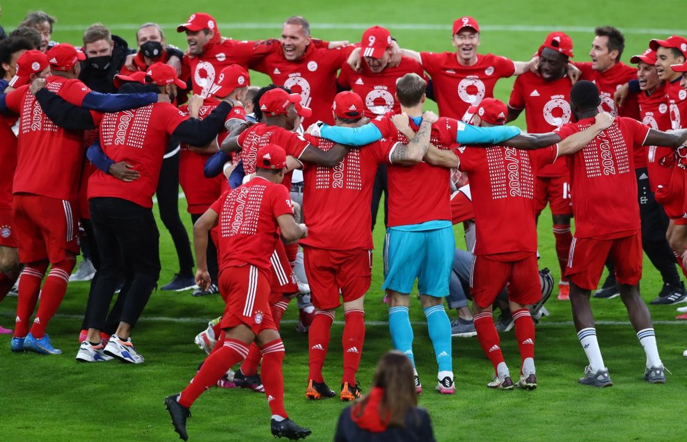Bayern Munich celebró su noveno título seguido en la Bundesliga con una goleada ante Monchengladbach