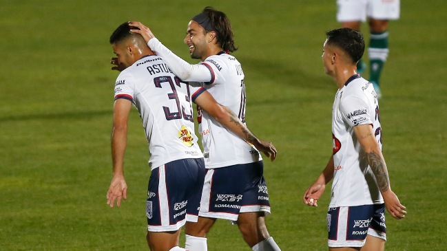 Melipilla confirmó su buen momento y derrotó con autoridad a un atribulado S. Wanderers