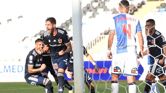 Larrivey recibió un gran pase de Aránguiz y anotó con arco descubierto el primero sobre Antofagasta