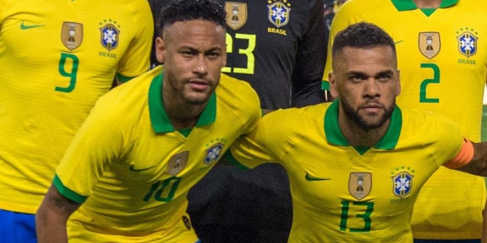 Neymar y Dani Alves lideran nómina de Brasil para duelos ante Ecuador y Paraguay por Clasificatorias