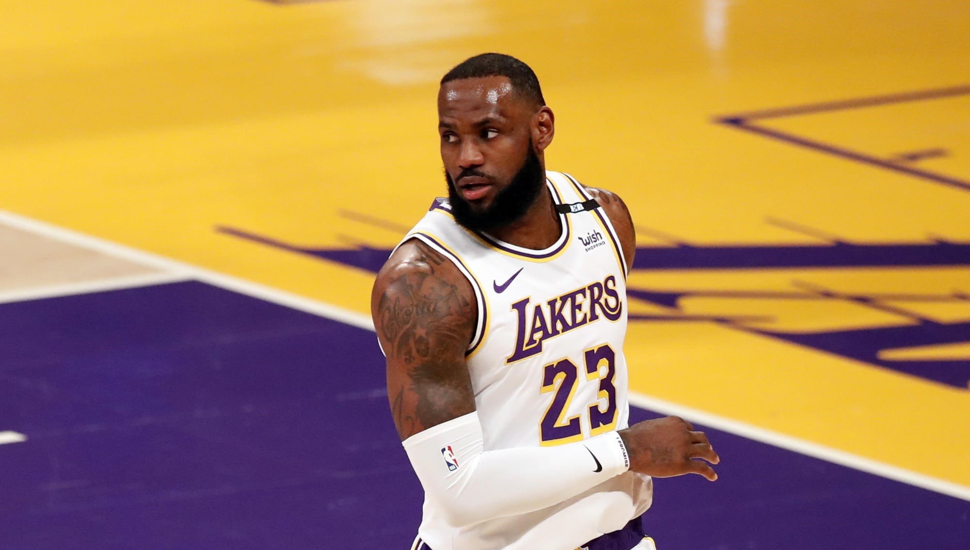 LeBron James volvió en triunfo de Los Angeles Lakers sobre Indiana Pacers en la NBA
