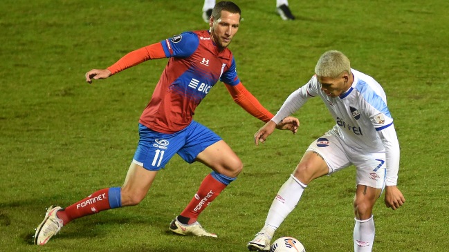 La UC cayó ante un pragmático Nacional y quedó con obligaciones para la última fecha del Grupo F