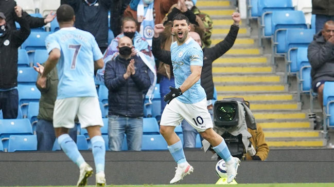 Agüero se lució con un doblete ante Everton en su último partido por Premier con Manchester City
