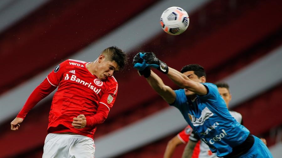 Inter de Carlos Palacios avanzó a octavos en la Libertadores pese a discreto empate con Always Ready