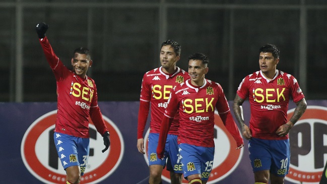 Unión Española venció a Curicó Unido y dormirá como líder del Campeonato Nacional