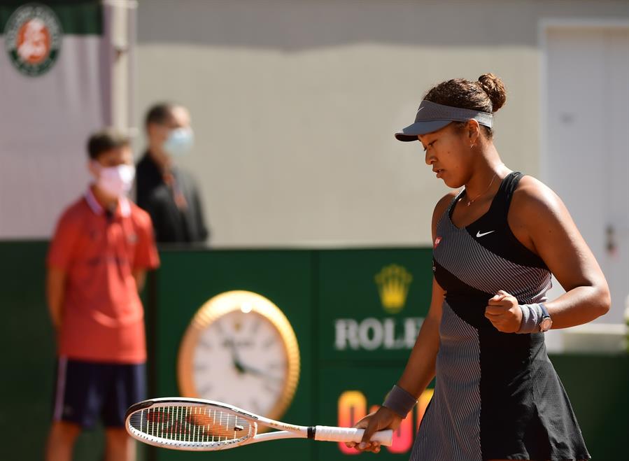 Naomi Osaka logró un esforzado triunfo en su estreno en Roland Garros ante Patricia Maria Tig
