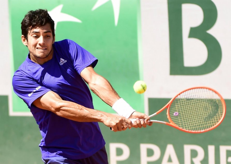 Garin sacó pasajes para segunda ronda de Roland Garros tras remontar ante Londero