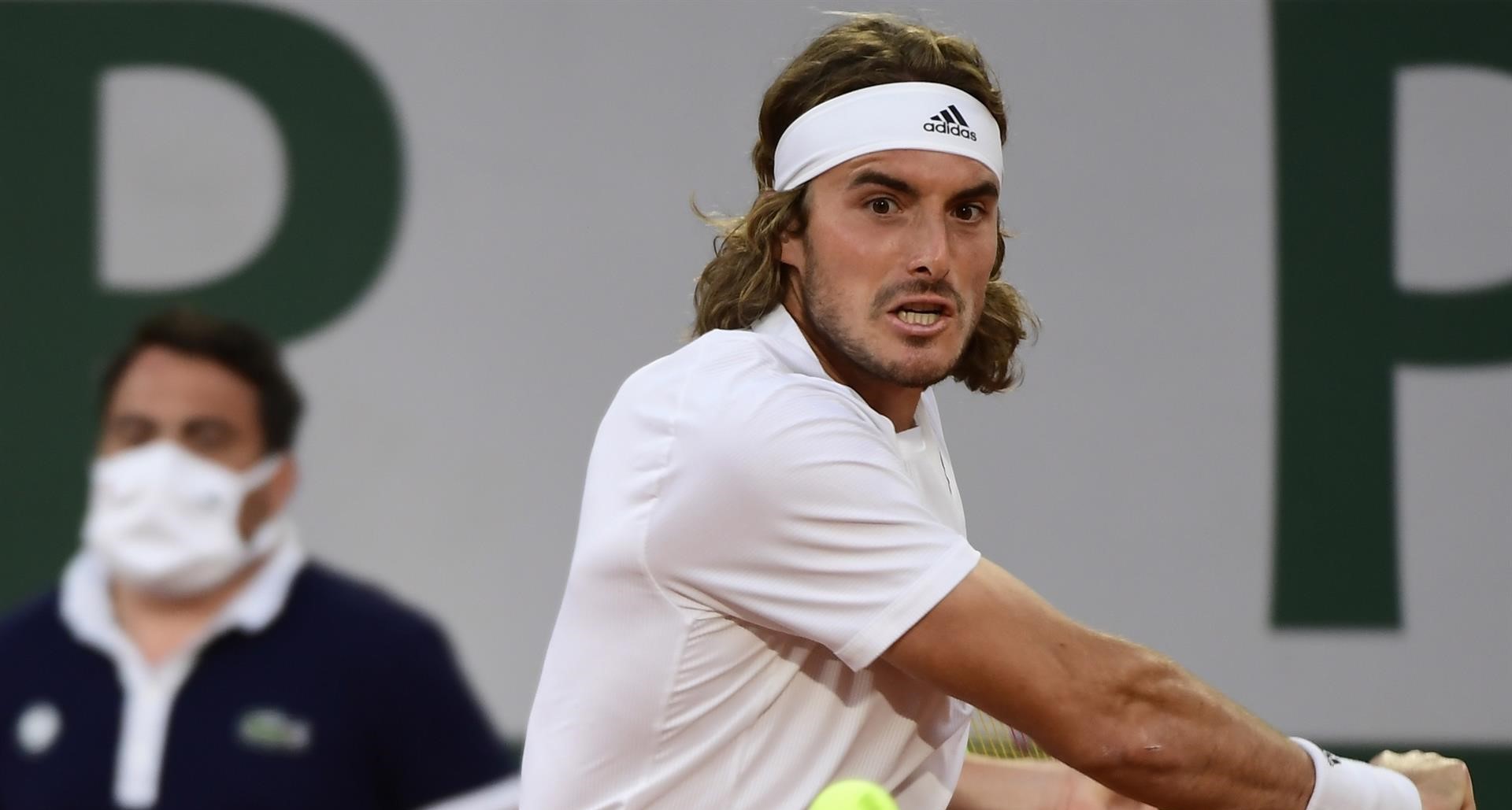 Stefanos Tsitsipas doblegó a Jeremy Chardy y avanzó con paso firme en Roland Garros